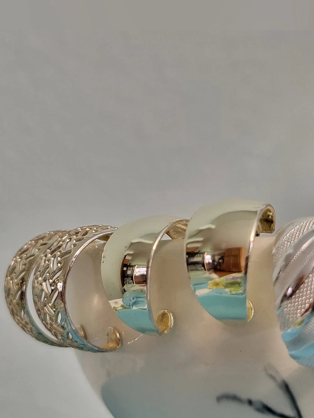 4pr Napier Clip On Earrings - Picture 5 of 5